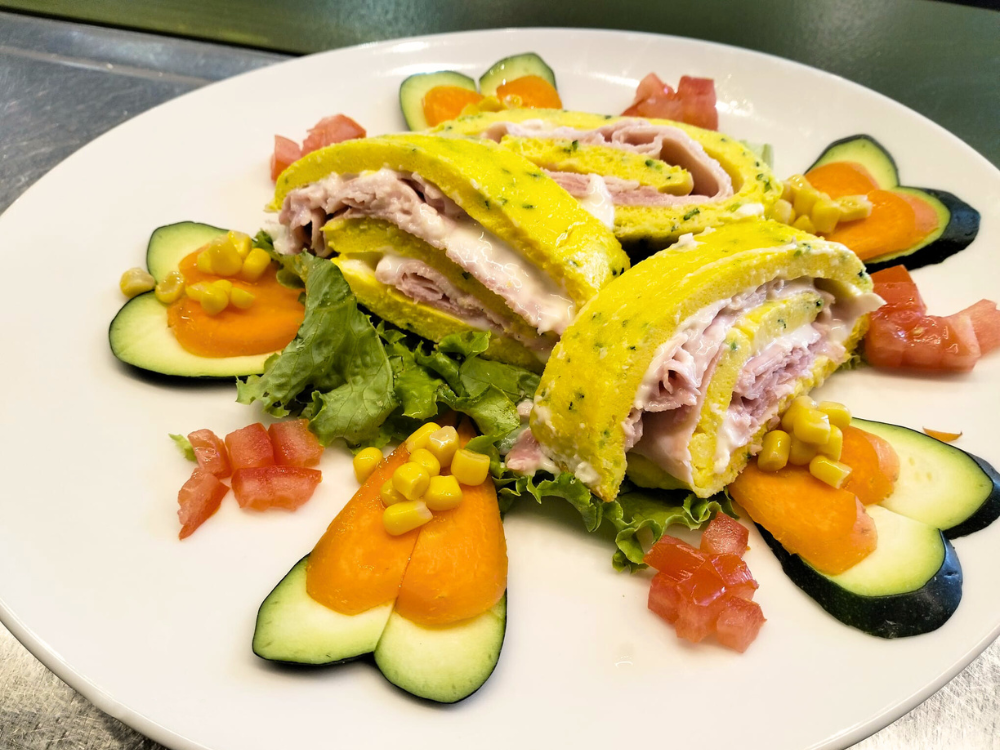 Rotolo di frittata farcito