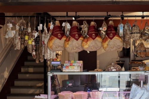 Salumi appesi Parma
