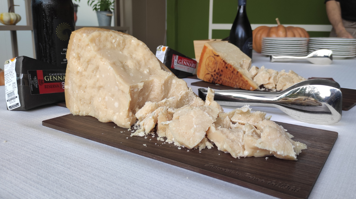 Parmigiano a scaglie 16:9