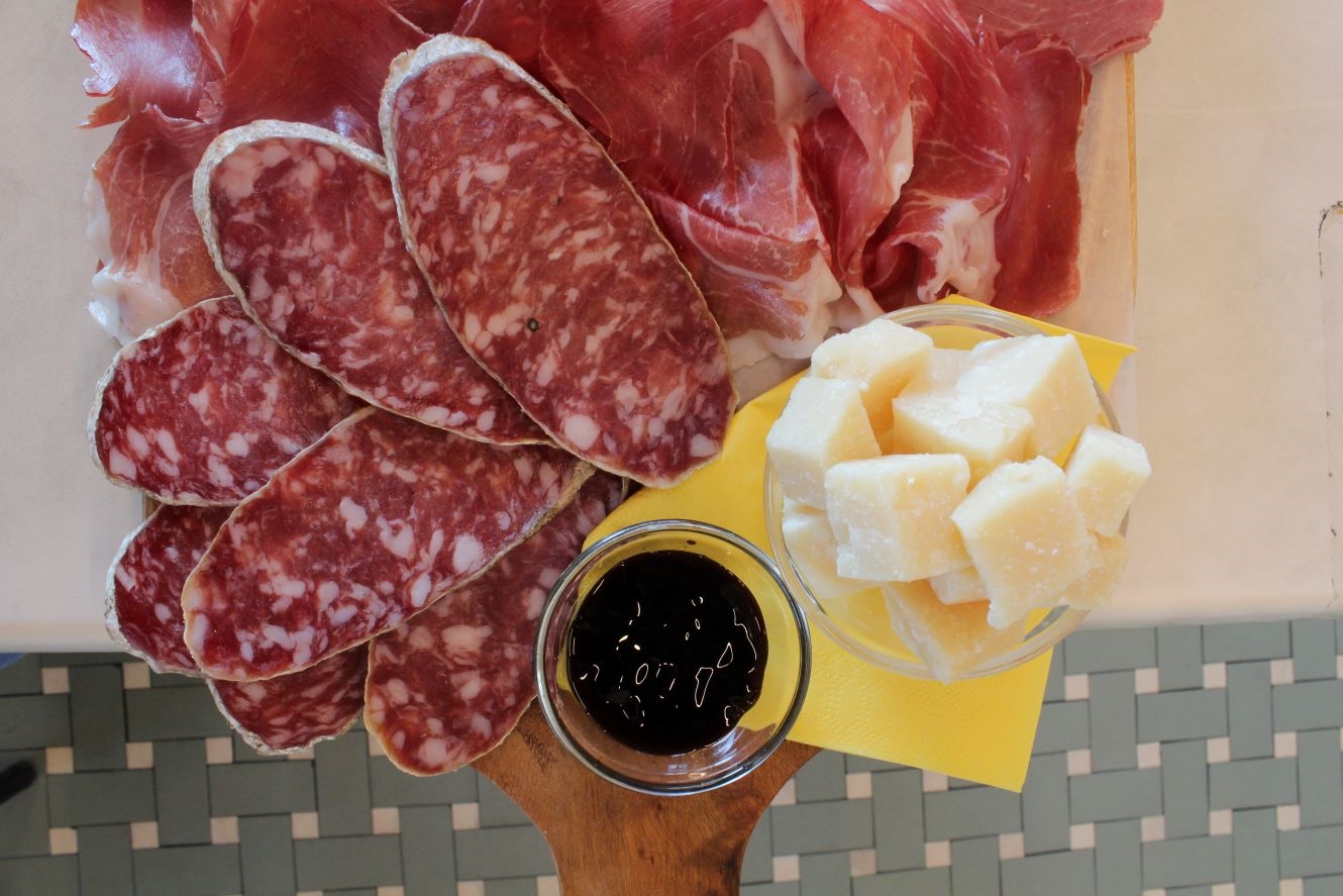 Tagliere con salame autobar